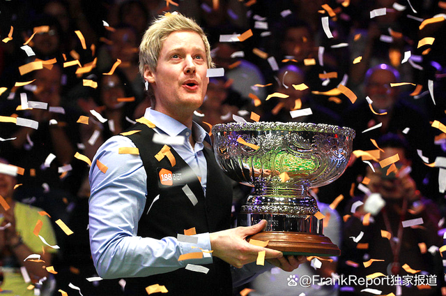 前场球员拥 前场球员拥