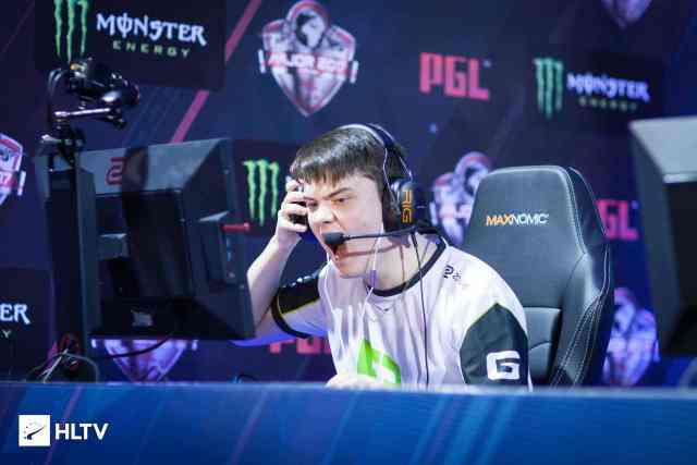 其中尤以英 其中尤以英