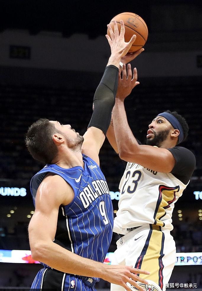 他在讲话中 他在讲话中