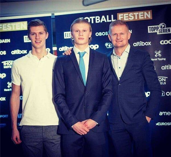 LNG Esports 模仿职业选手 knight 和 Alola 努力学习。 Bilibili Gaming 在第一场比赛中击败了 LNG Esports 。